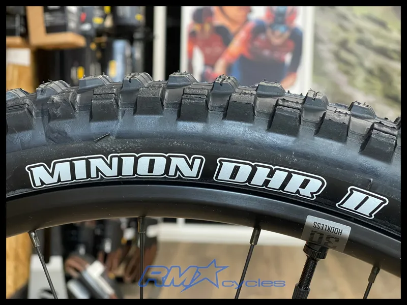 Giant Glory Advanced Medium Black Lava Mercury 2024-9