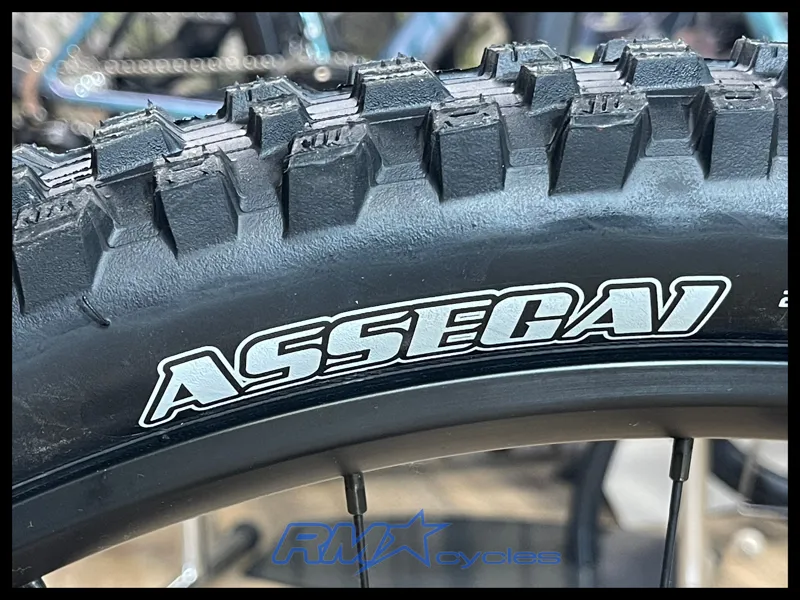 Giant Glory Advanced Medium Black Lava Mercury 2024-10