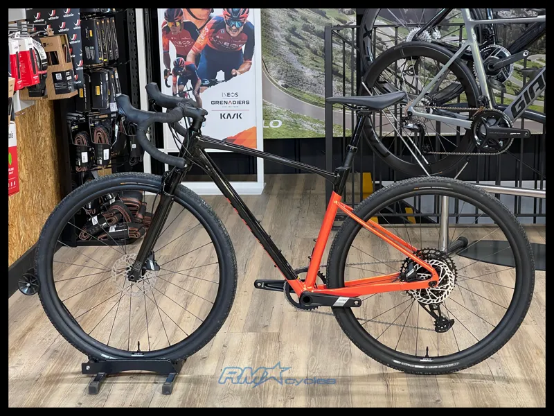 Giant Revolt X 1 Medium Panther Helios Orange 2024-1
