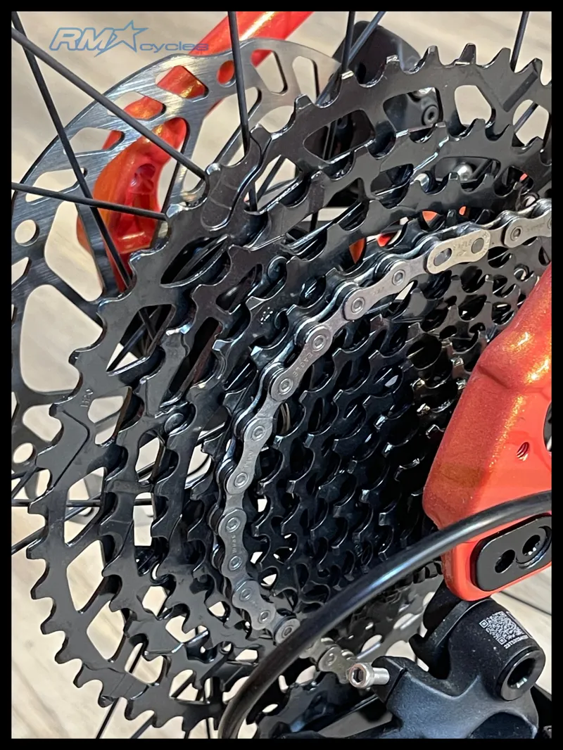 Giant Revolt X 1 Medium Panther Helios Orange 2024-3