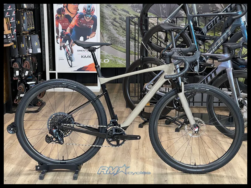 2024 Giant Revolt X Advanced Pro 1 Mens Carbon Garvel in Beige