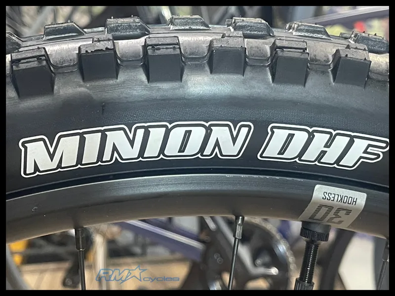 Giant Stance 29 2 Medium Panther 2024-9