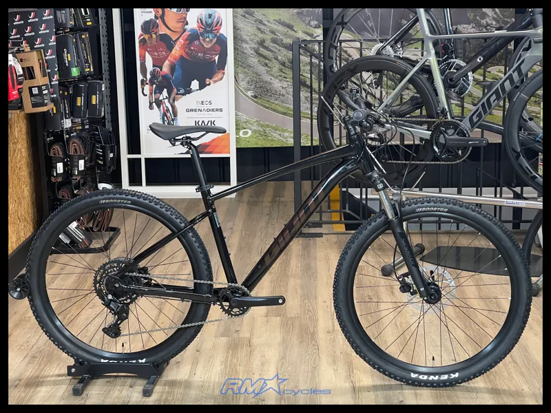 Giant Talon 2 27.5 Medium Metallic Black 2024