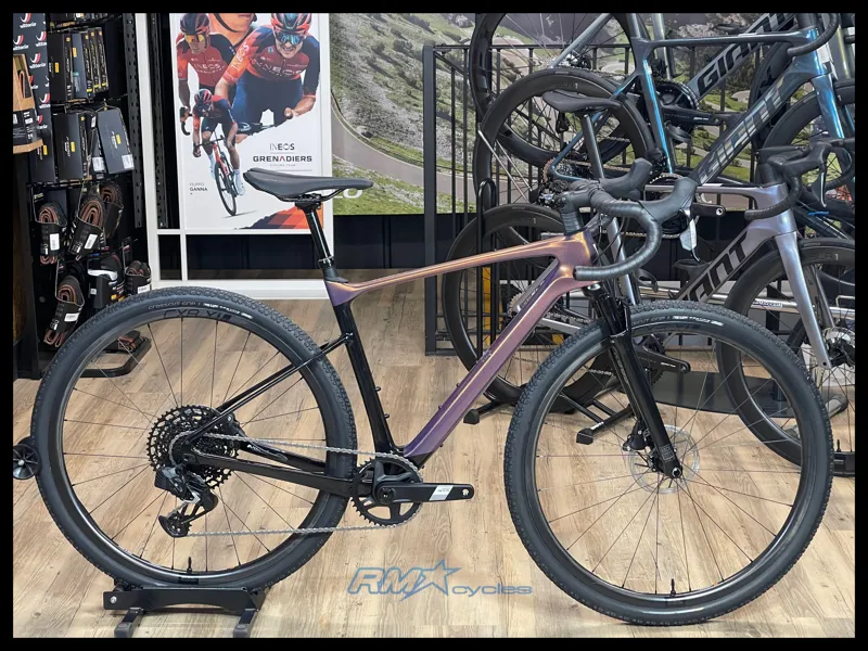 Giant Revolt X Advanced Pro 2 Medium in Meteor Storm 2024 Ex-Display