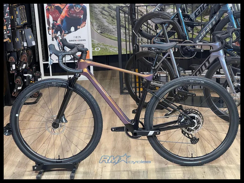 Giant Revolt X Advanced Pro 2 Medium in Meteor Storm 2024 Ex-Display-1