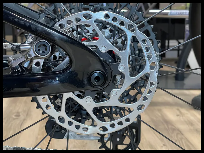 Liv Pique Advanced 29 0 Large Mulberry Glitter 2024 FRAME ONLY-8