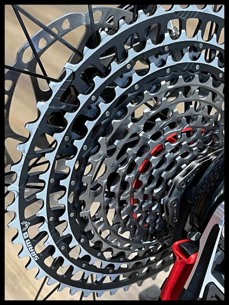 Liv Pique Advanced 29 0 Large Mulberry Glitter 2024 FRAME ONLY-2