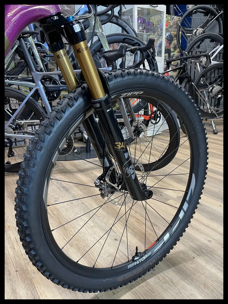 Liv Pique Advanced 29 0 Large Mulberry Glitter 2024 FRAME ONLY-6