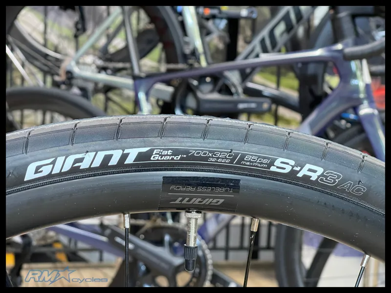 Giant Contend AR 4 Black M-Large 2022 Ex-Display-8