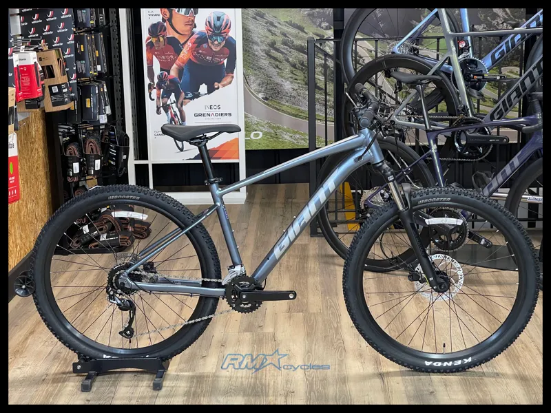 Giant Talon 2 Knight Shield Medium 27.5 2022 Ex-Display