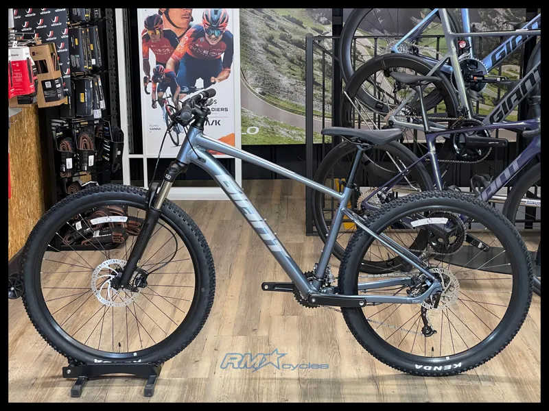 Giant Talon 2 Knight Shield Medium 27.5 2022 Ex-Display-1