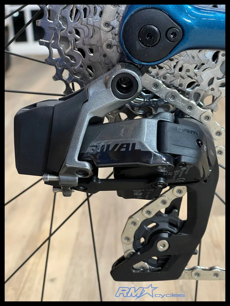 Giant Defy Advanced E+ Elite 2 25km/h ML Sea Sparkle Ex-Display-5