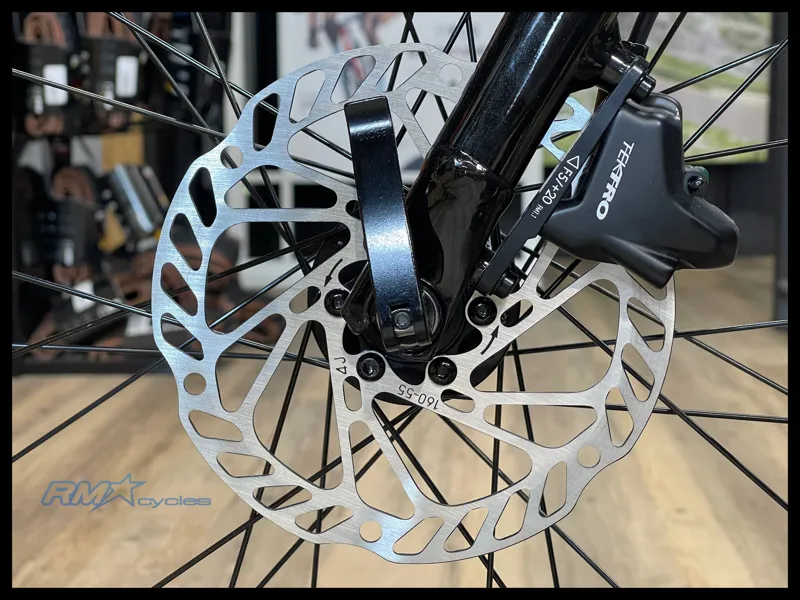 Giant Escape City Disc 2 Panther Medium 2024-6