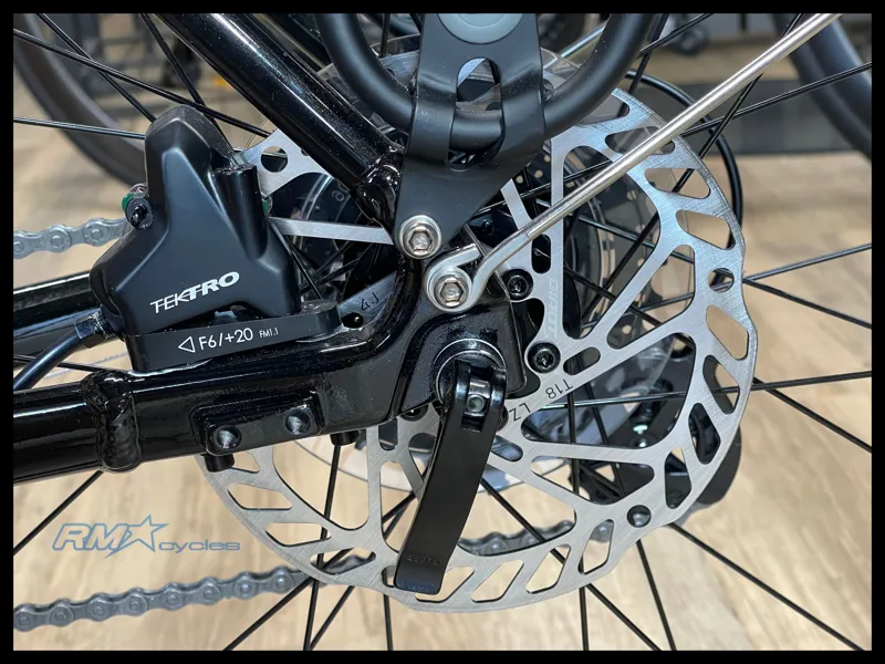 Giant Escape City Disc 2 Panther Medium 2024-7