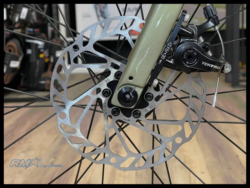 Giant Revolt 2 Medium Bay Leaf 2024 Ex-Display-6