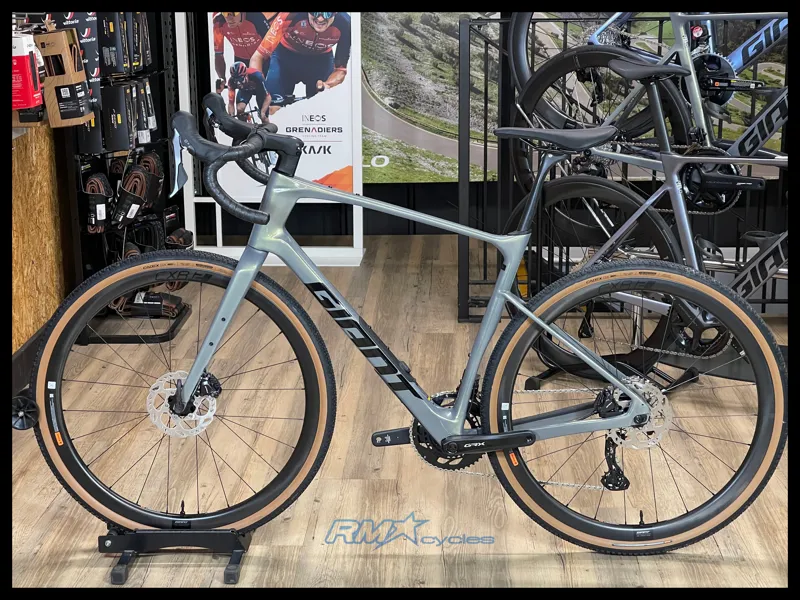 Giant Revolt Advanced 0  Aurora Noise Large 2025 Ex-Display-1