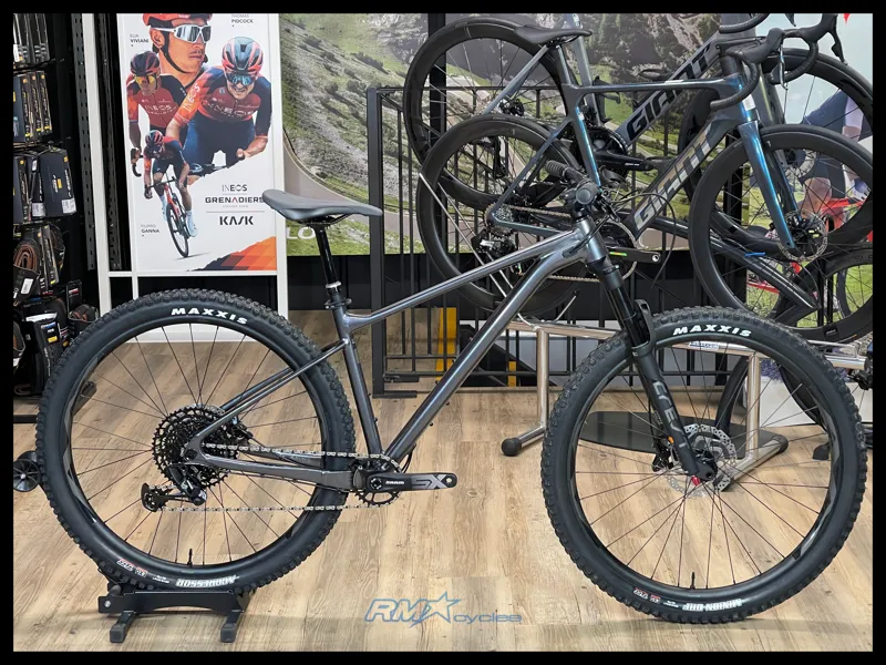 Giant Fathom 29 1 Medium Metallic Black 2022 Ex-Display