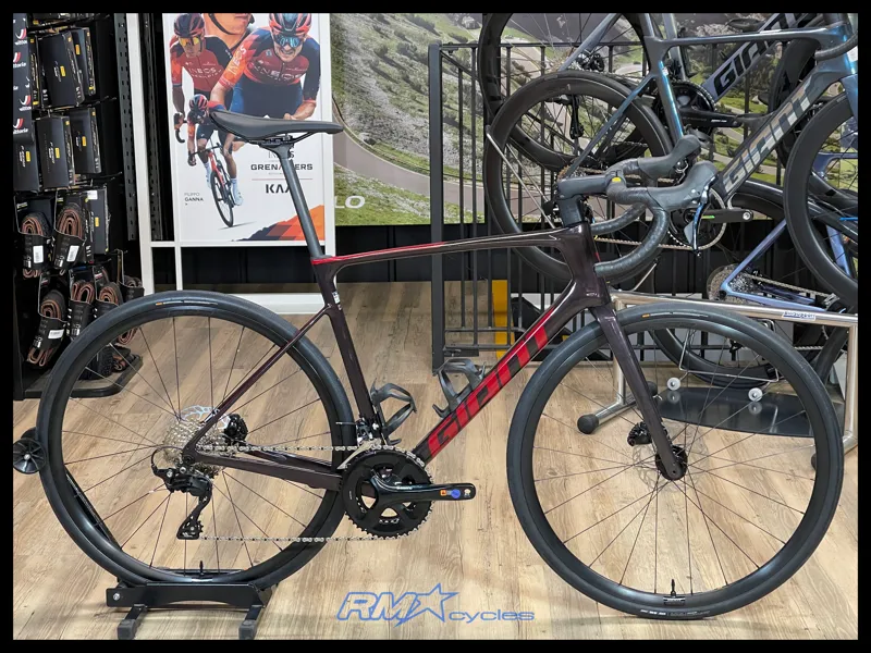 Giant Defy Advanced 2 Tiger Red M-Large 2025 Ex-Display