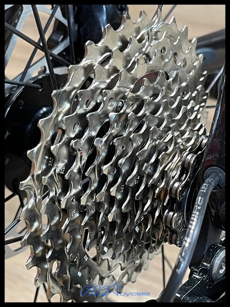 Giant Defy Advanced 2 Tiger Red M-Large 2025 Ex-Display-3