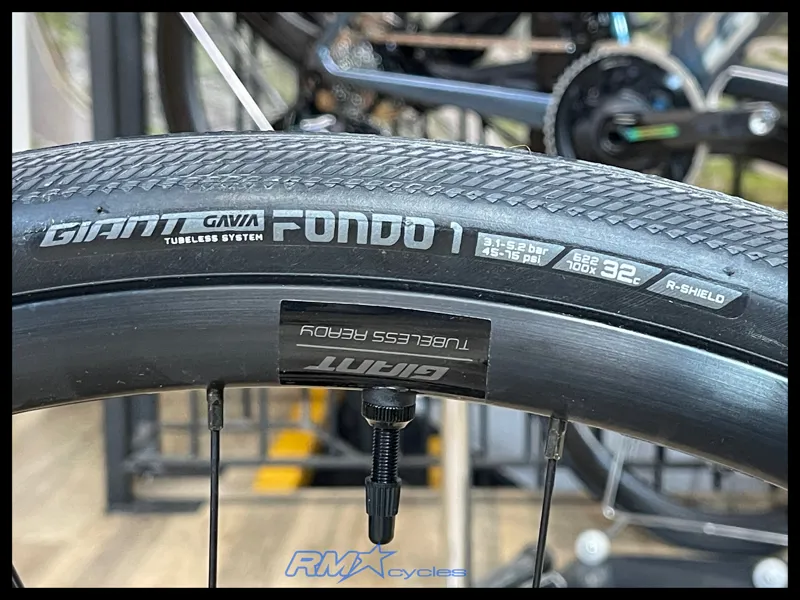 Giant Defy Advanced 2 Tiger Red M-Large 2025 Ex-Display-9