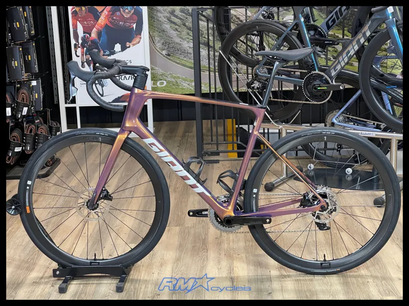 Giant Defy Advanced Pro 1 Meteor Storm Large 2025 Ex-Display-1