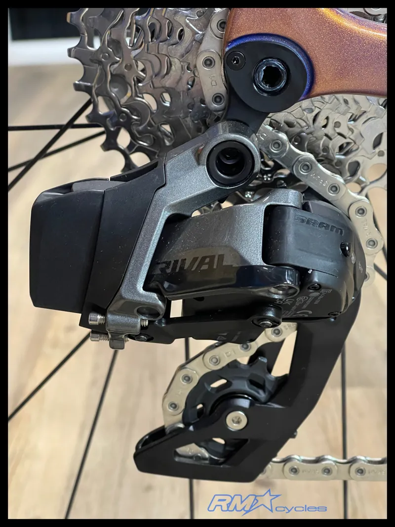 Giant Defy Advanced Pro 1 Meteor Storm Large 2025 Ex-Display-4