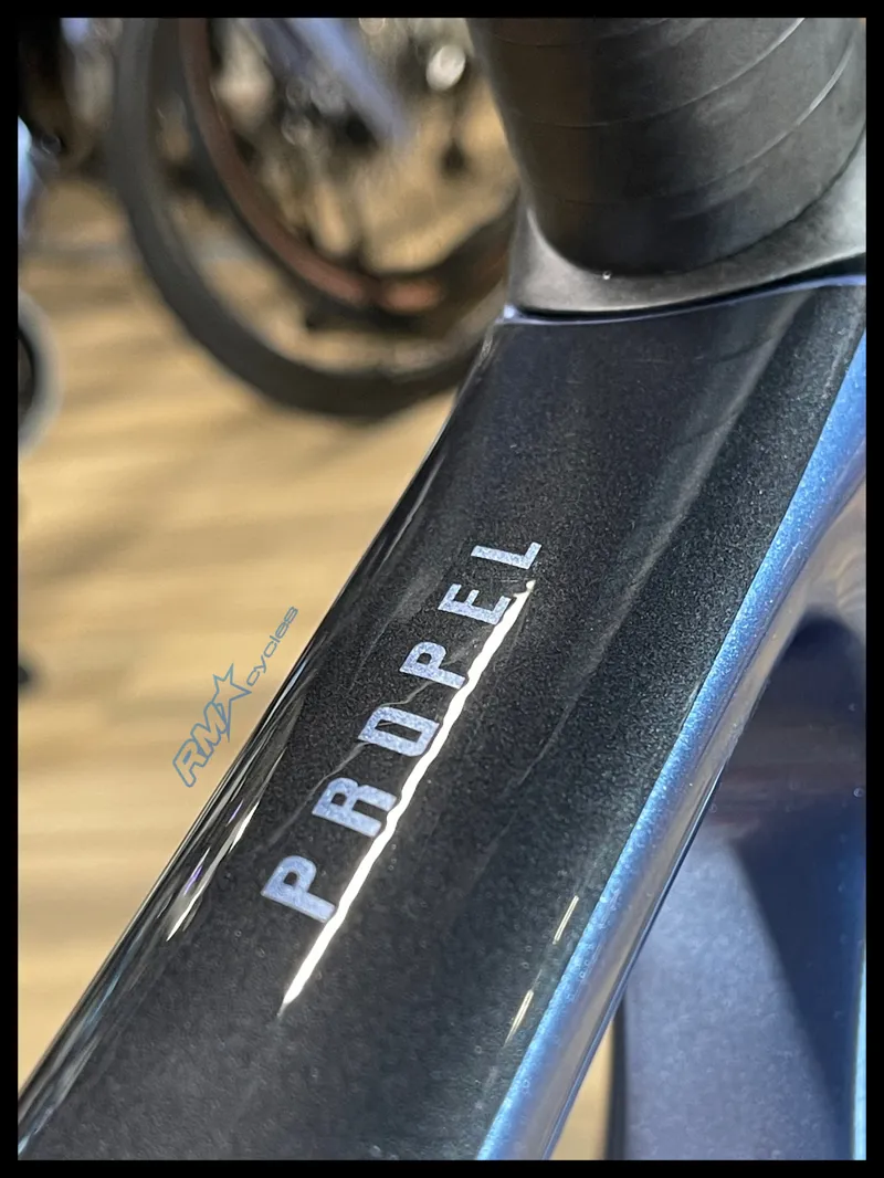 Giant Propel Advanced Pro 1 Frost Silver in Small 2025 Ex-Display-2