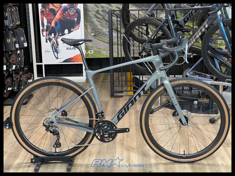 Giant Revolt Advanced 0 Aurora Noise Large 2025 Ex-Display