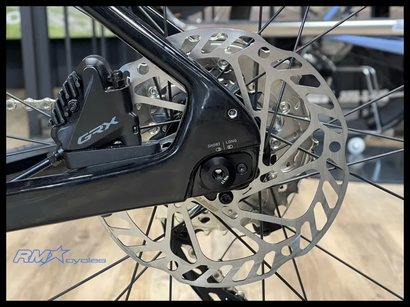 Giant Revolt Advanced 2 Carbon Large 2025 Ex-Display-9