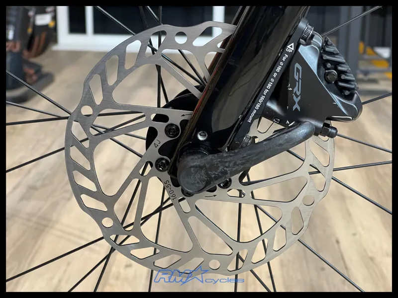 Giant Revolt Advanced 2 Carbon Large 2025 Ex-Display-8