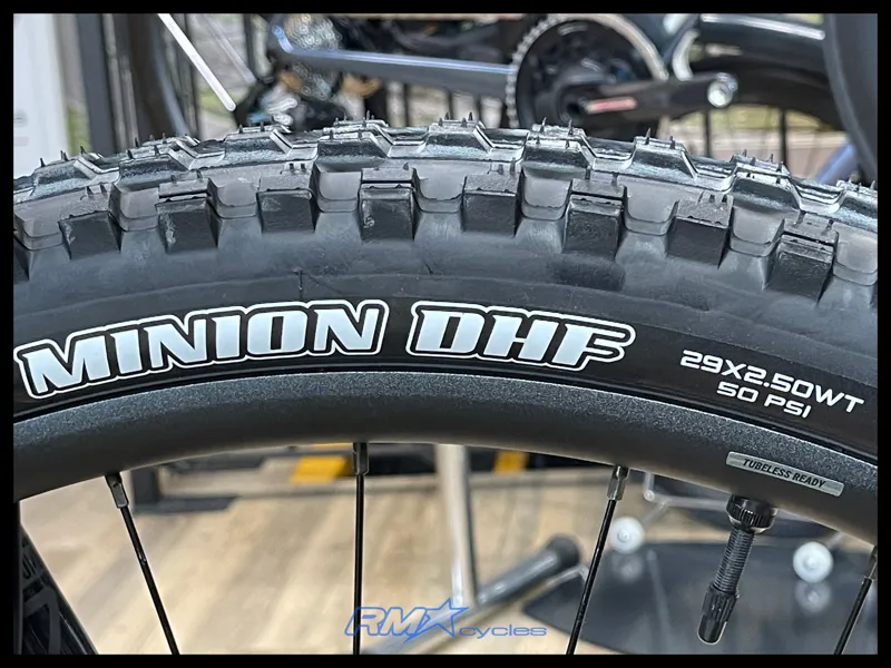 Giant Trance 29 2 Dried Chilli/Black 2022-11