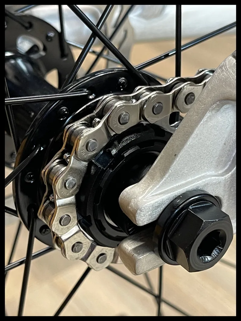 GT LaBomba Rigid 26 RAW Kids Pump Bike-2