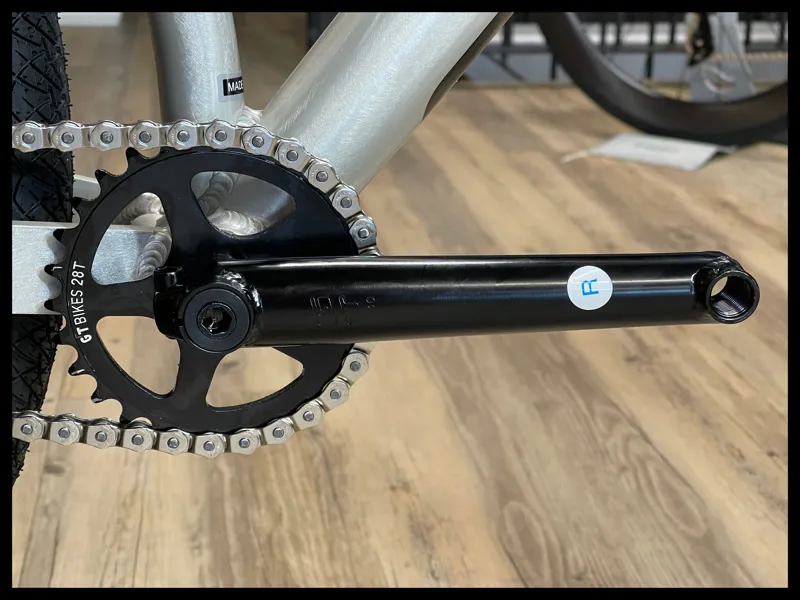 GT LaBomba Rigid 26 RAW Kids Pump Bike-3