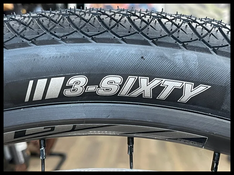 GT LaBomba Rigid 26 RAW Kids Pump Bike-7