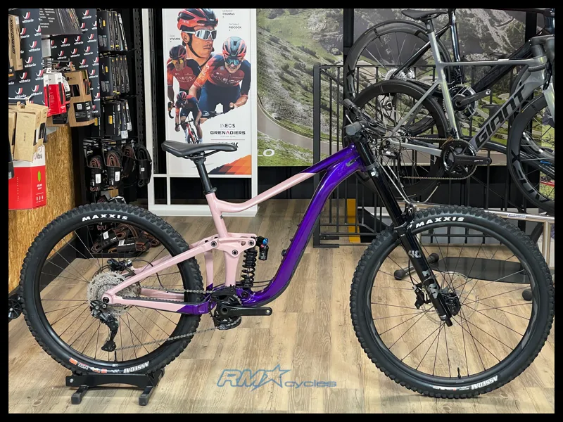 2023 Giant Reign SX Mens Carbon MTB in Purple