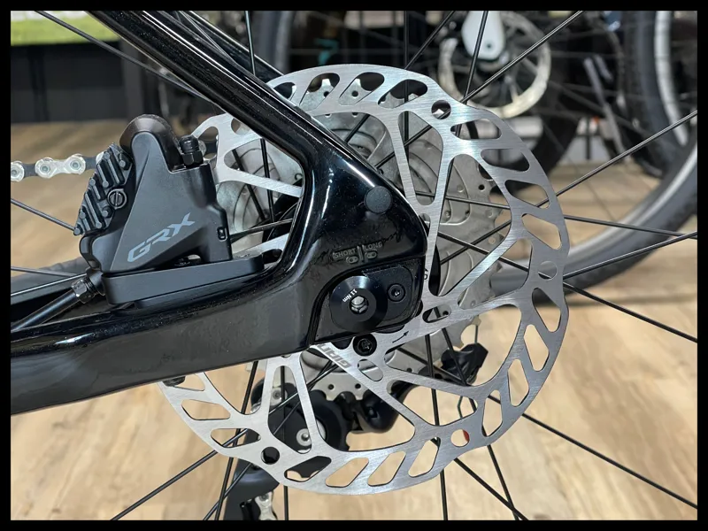 Giant Revolt Advanced 3 Gravel Bike In Gloss Panther-8