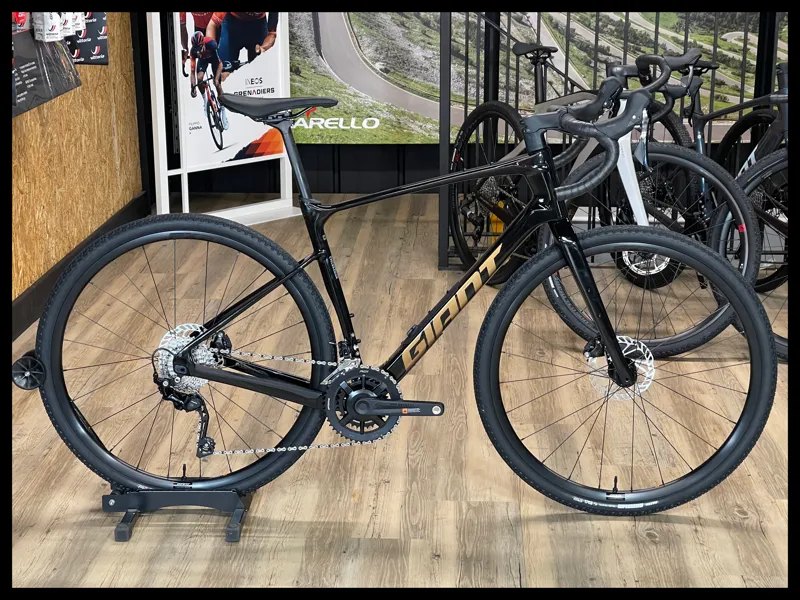 Giant Revolt Advanced 3 Gravel Bike In Gloss Panther-1