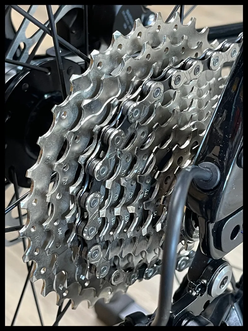 Giant Revolt Advanced 3 Gravel Bike In Gloss Panther-2