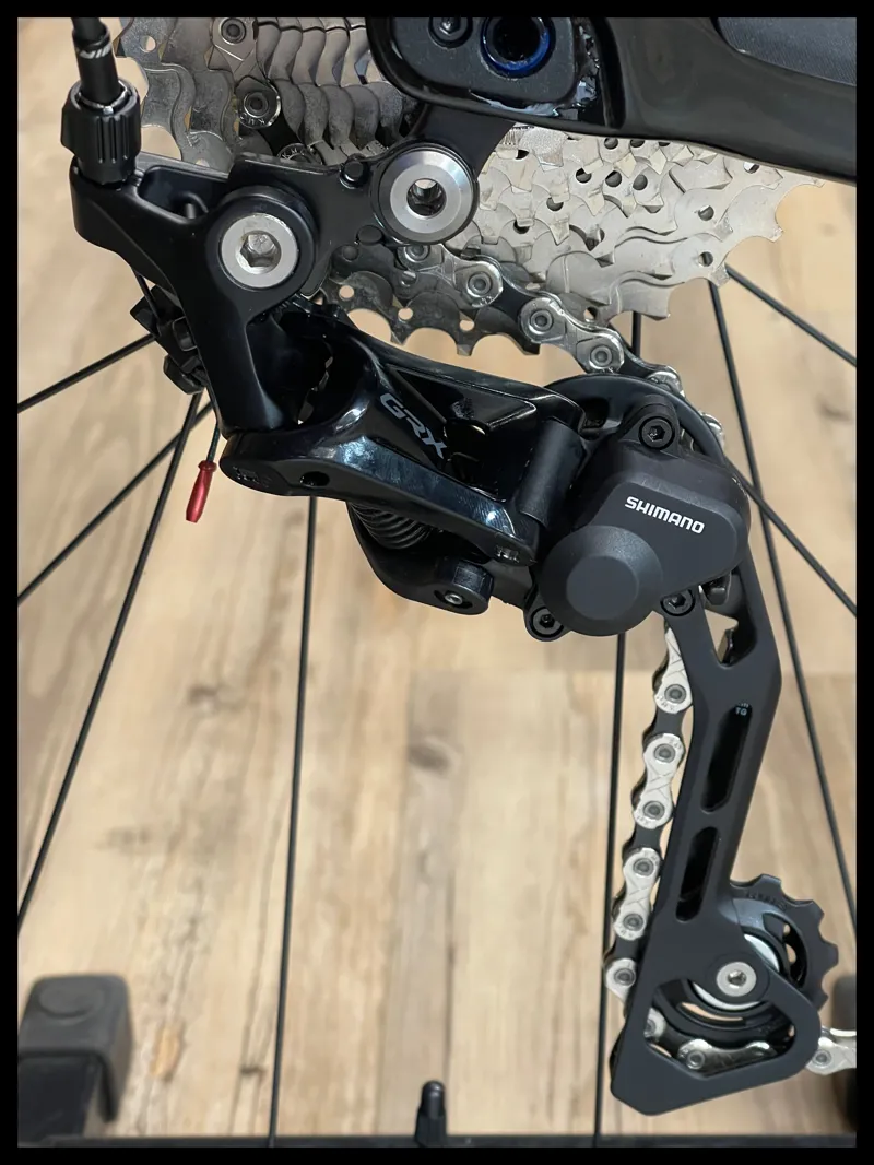 Giant Revolt Advanced 3 Gravel Bike In Gloss Panther-3