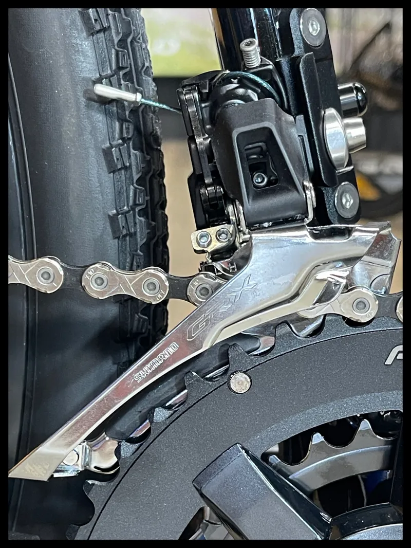 Giant Revolt Advanced 3 Gravel Bike In Gloss Panther-4