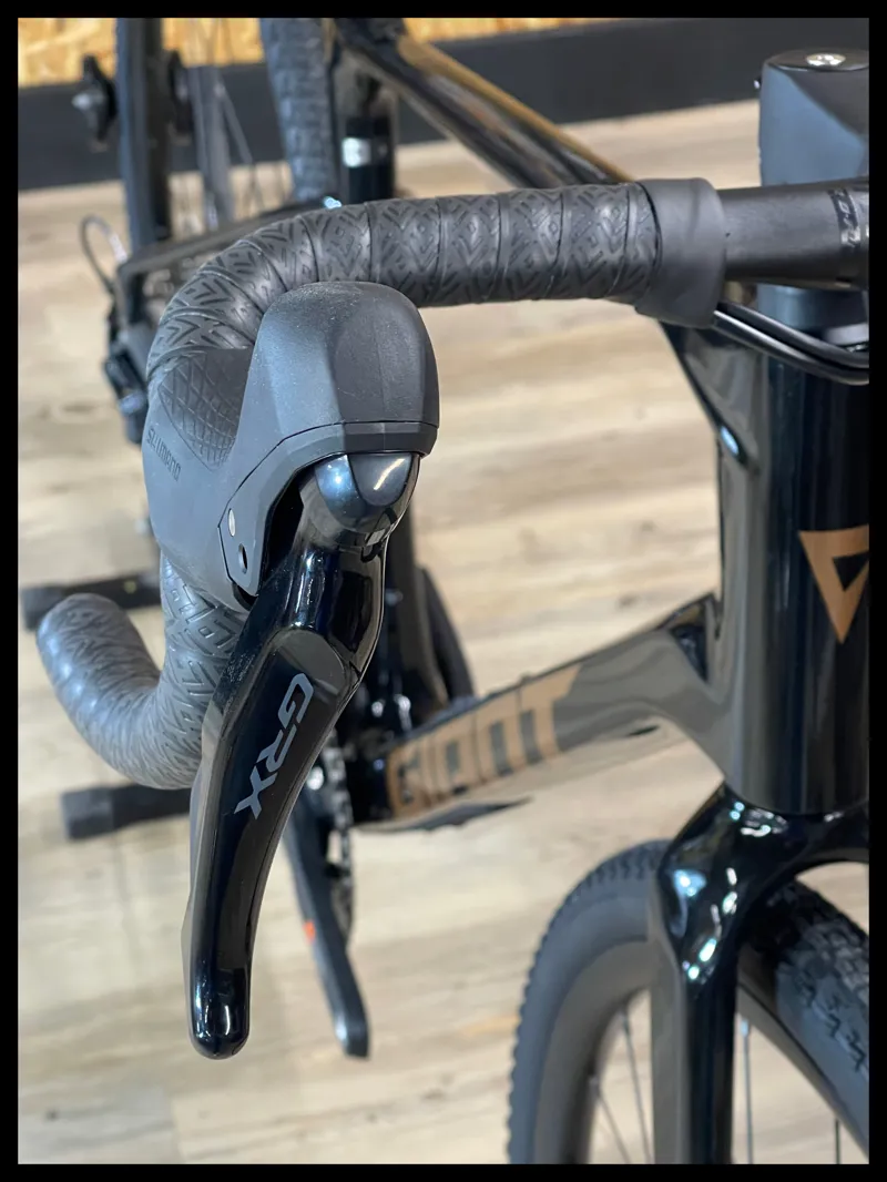 Giant Revolt Advanced 3 Gravel Bike In Gloss Panther-6