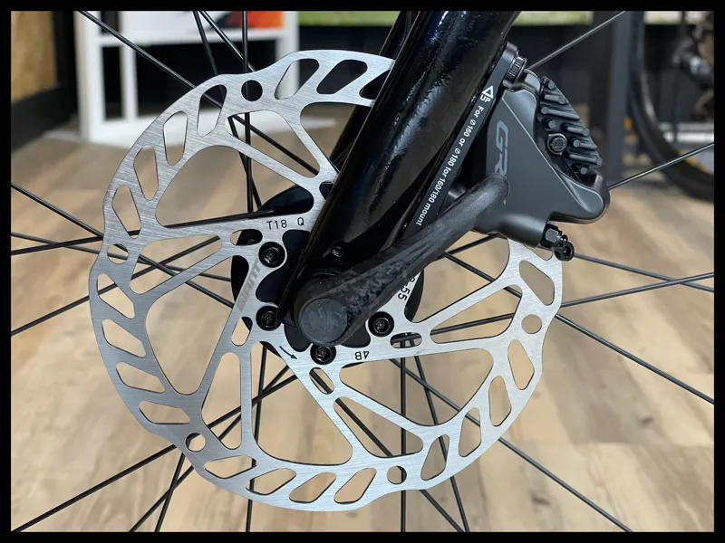 Giant Revolt Advanced 3 Gravel Bike In Gloss Panther-7