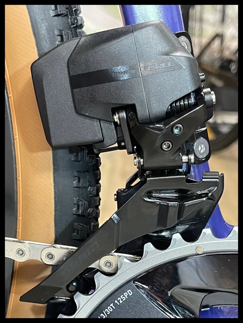 Giant Revolt Advanced Pro 0 Gravel Bike In Gloss Interstellar/Chrome-4