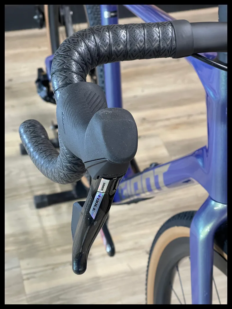 Giant Revolt Advanced Pro 0 Gravel Bike In Gloss Interstellar/Chrome-6