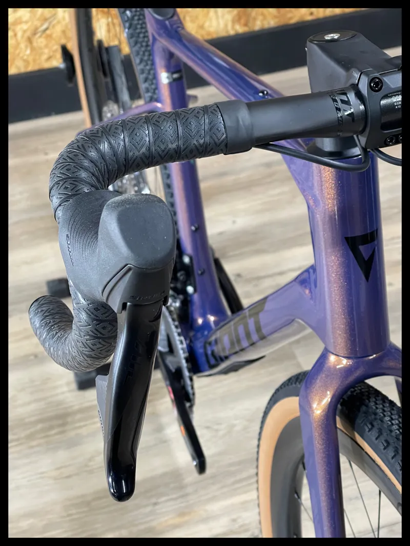 Giant Revolt Advanced Pro 1 Gravel Bike In Gloss Meteor Storm-6