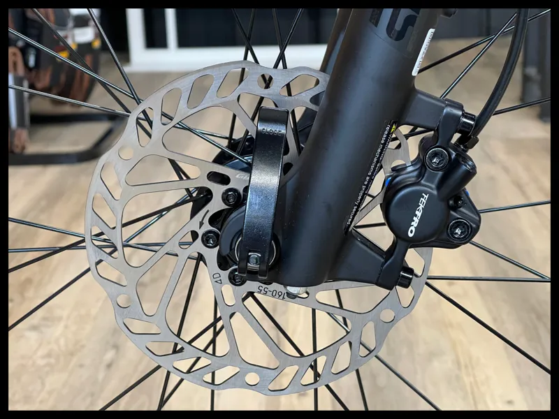 Giant Roam 2 Disc Hybrid Bike in Charcoal Plum-6