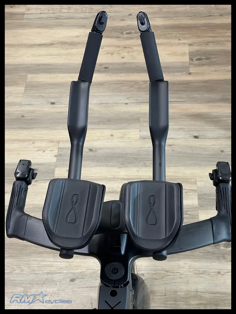 Giant Trinity Advanced SL 1 Road Bike in Carbon/Matte Carbon-1