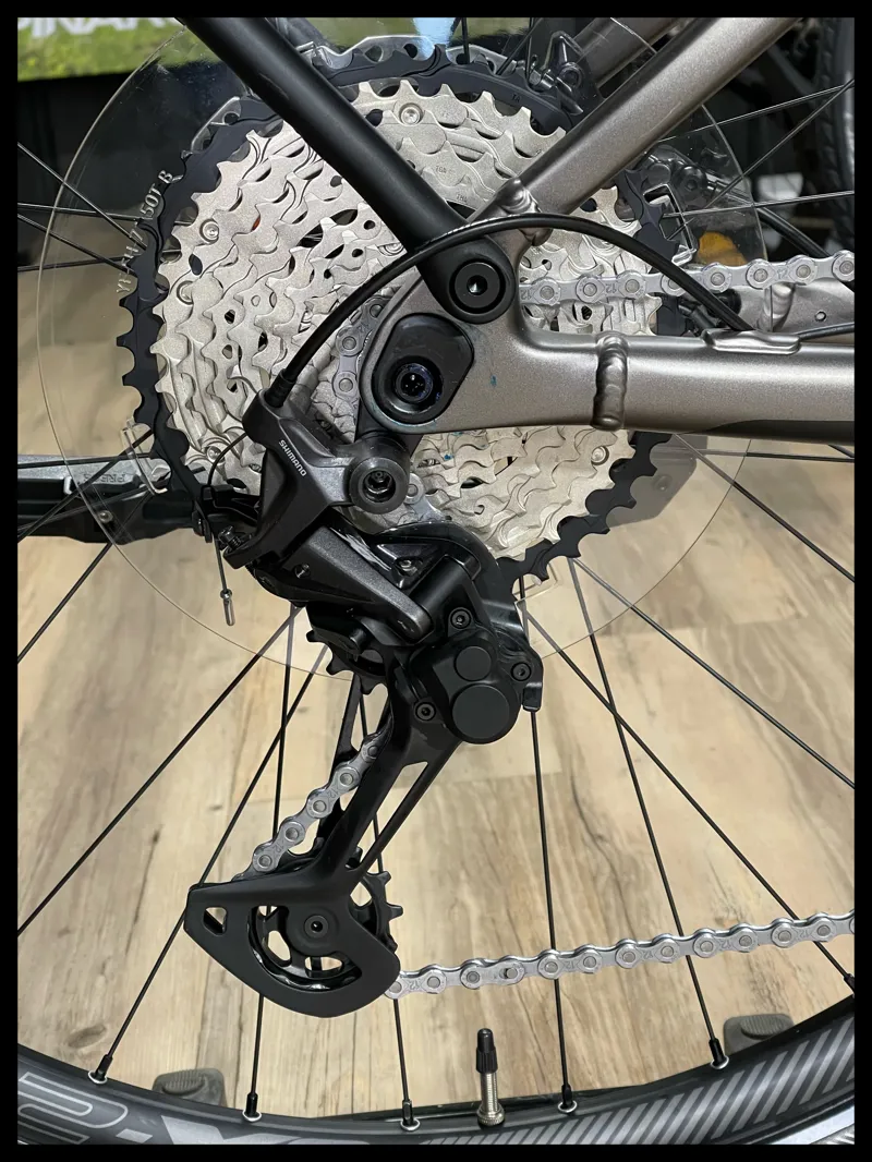 2021 Giant Explore E+ 0 Pro Electric Bike in Brown-4