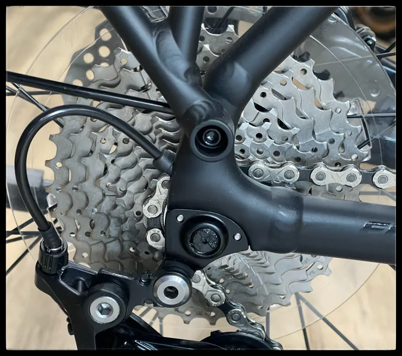 2020 Giant FastRoad E+ EX Pro Electric Hybrid Bike in Black-3