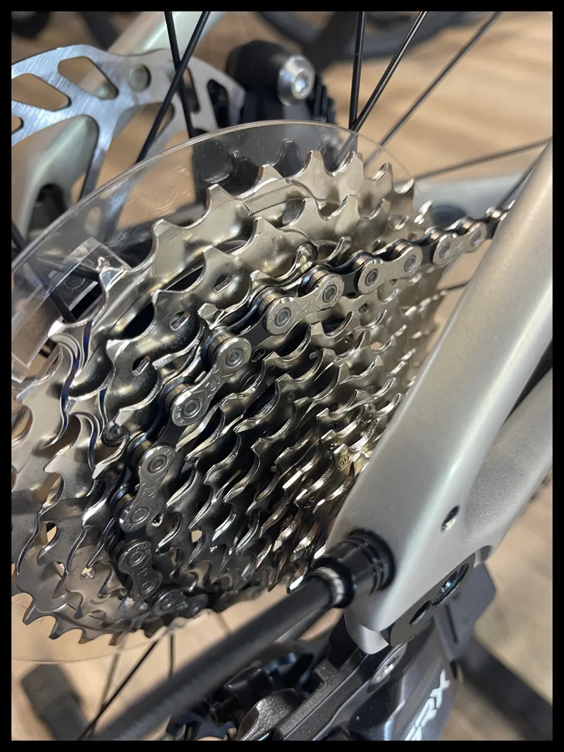 Giant Revolt Advanced 2 Gravel Bike in Golden Haze-5